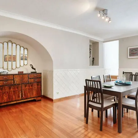 Alfama With Private Garden Apartment